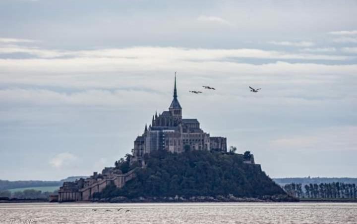 La Douce Nuit Apartment ฟูแฌร์ ภายนอก รูปภาพ