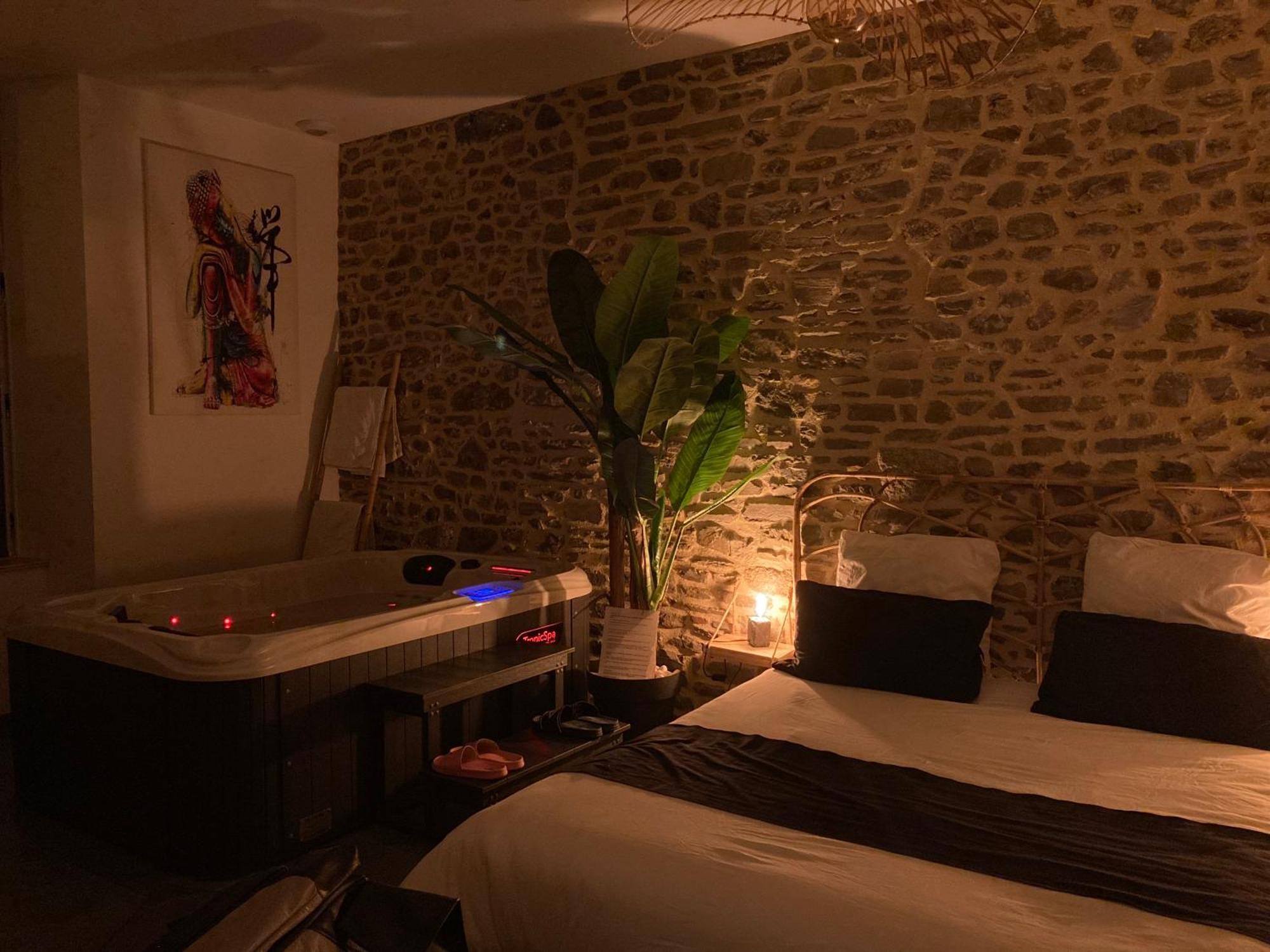 La Douce Nuit Apartment ฟูแฌร์ ภายนอก รูปภาพ