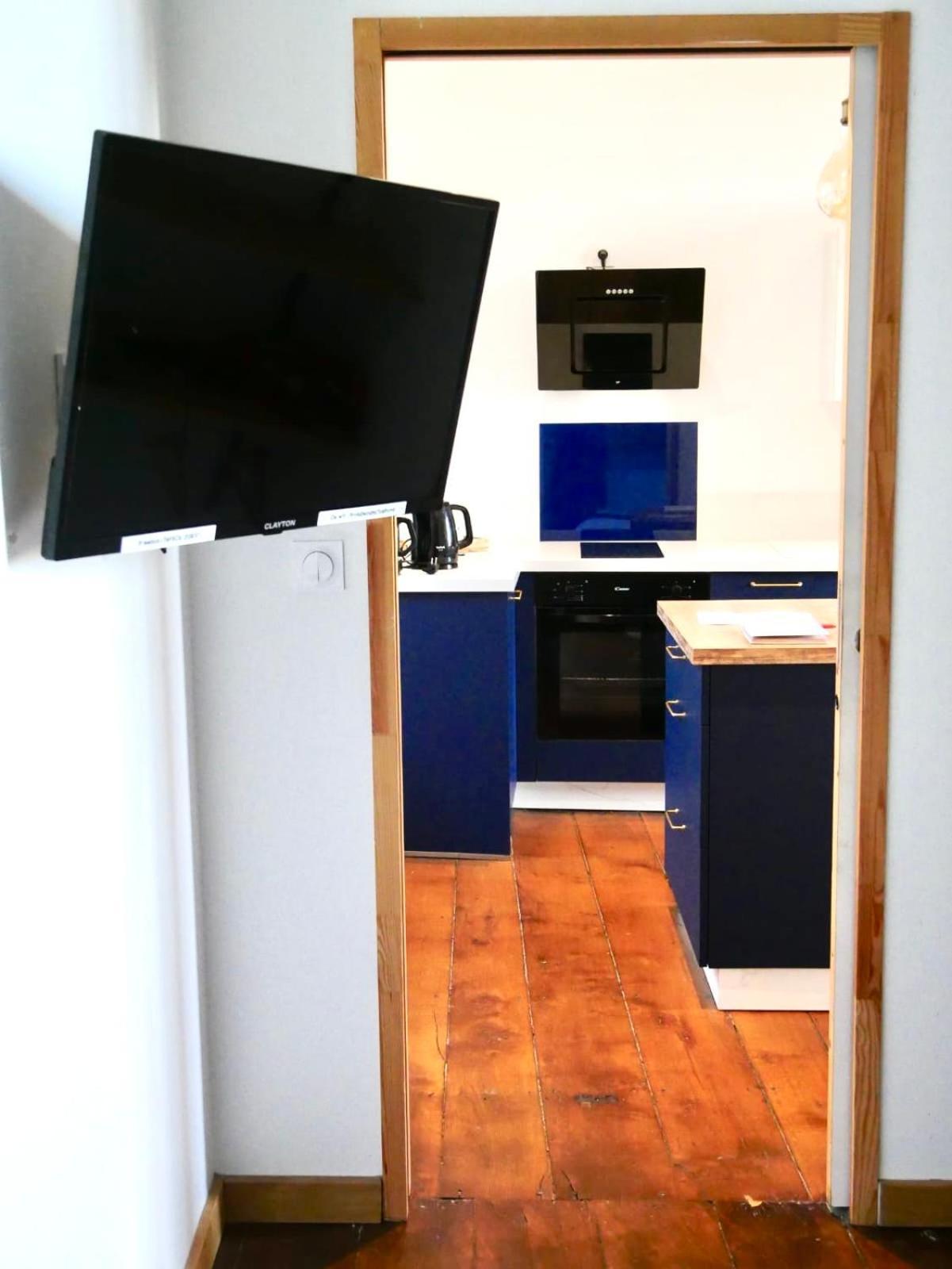 La Douce Nuit Apartment ฟูแฌร์ ภายนอก รูปภาพ