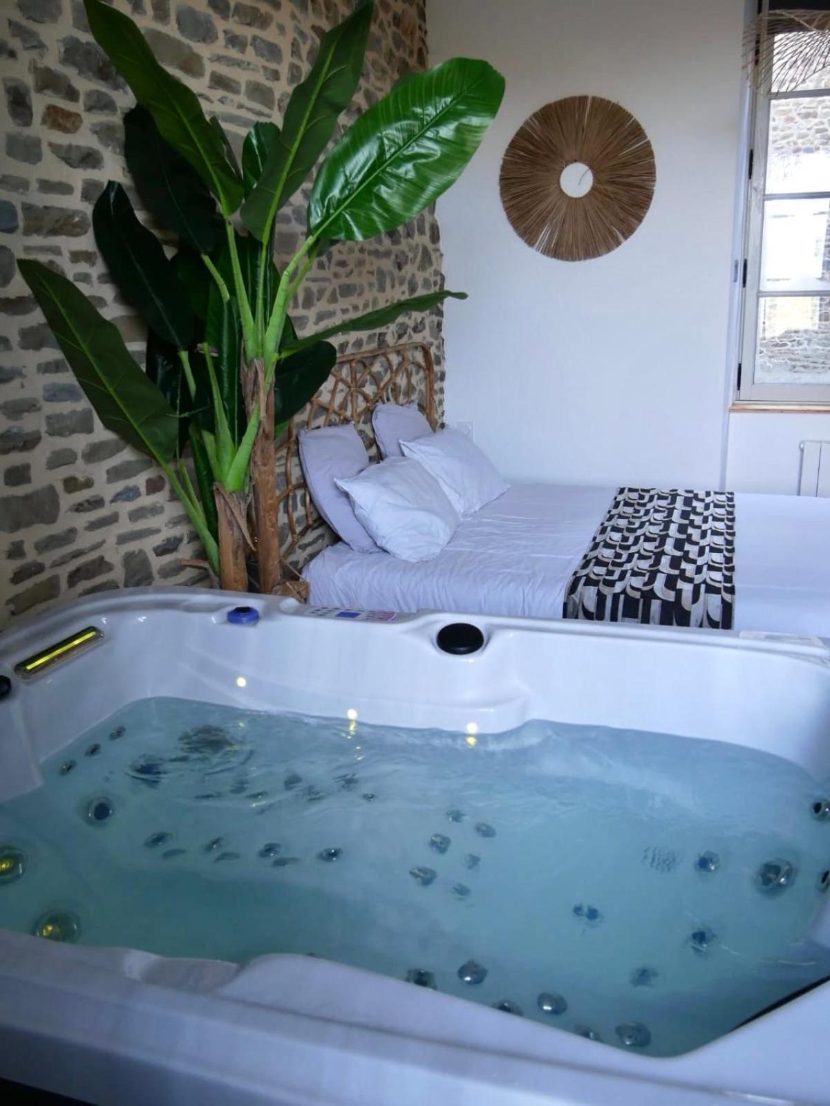 La Douce Nuit Apartment ฟูแฌร์ ภายนอก รูปภาพ