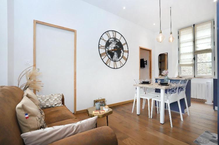 La Douce Nuit Apartment ฟูแฌร์ ภายนอก รูปภาพ