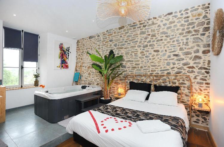 La Douce Nuit Apartment ฟูแฌร์ ภายนอก รูปภาพ