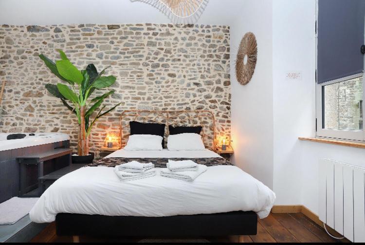 La Douce Nuit Apartment ฟูแฌร์ ภายนอก รูปภาพ