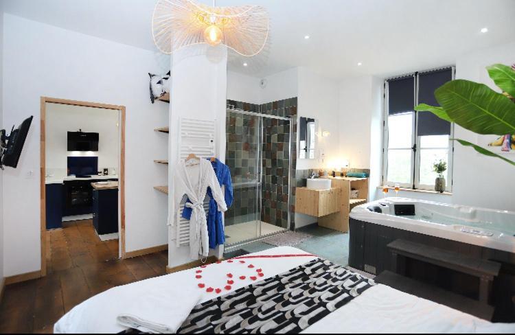 La Douce Nuit Apartment ฟูแฌร์ ภายนอก รูปภาพ